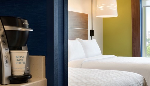 Suite, 2 Queen Beds, Accessible Bathtub (Mobility)