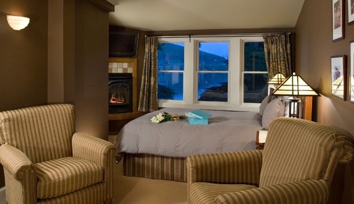 Deluxe Single Room, 1 King Bed, Balcony, Lake View