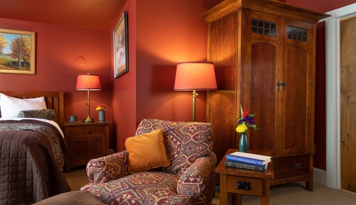 Single Room, 1 Queen Bed, Jetted Tub, Mountain View