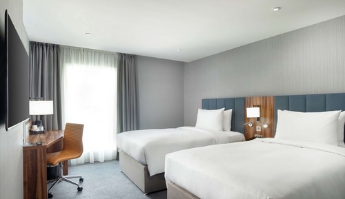 Room, 2 Twin Beds (Runway View, High Floor)