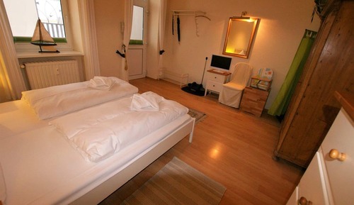 Apartment (No. 102)