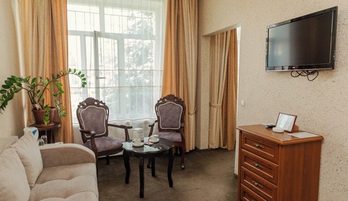 Suite, Courtyard View