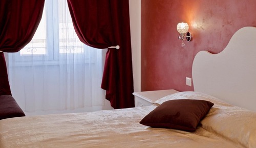 Deluxe Double Room, City View