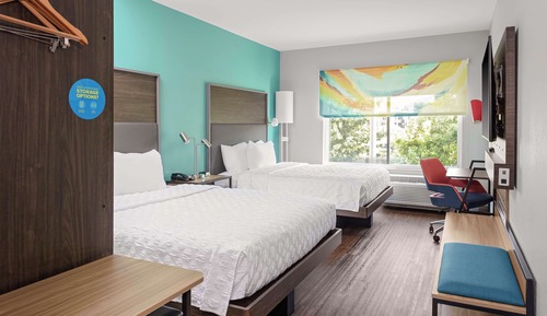 Room, 2 Queen Beds, Accessible (Roll-In Shower)