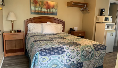 Standard Room, 1 Queen Bed