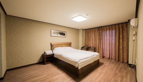 Main Royal Suite Room
