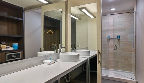 Suite, Multiple Beds, Courtyard View