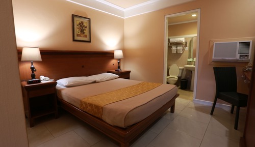 Standard Queen Room
