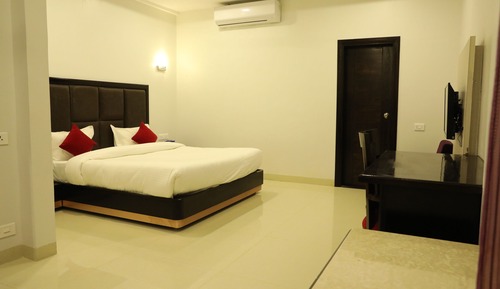 Suite, City View