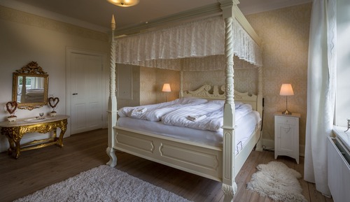 Romantic Suite, 1 King Bed, Bathtub, Partial Ocean View