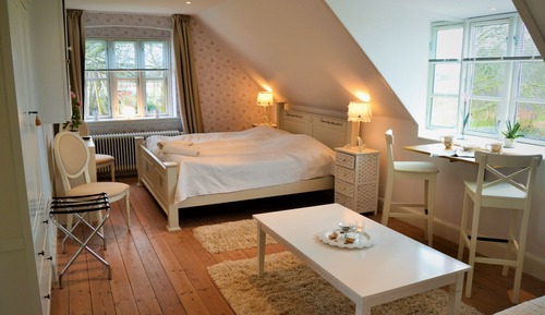 Deluxe Room, 1 Queen Bed with Sofa bed