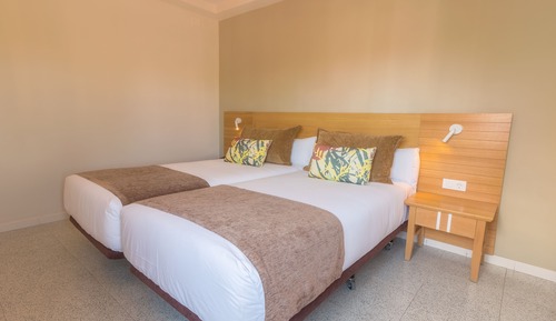 Superior Double Room (1 adult and 1 child)