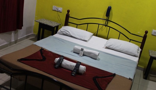 Deluxe Triple Room (Non AC)
