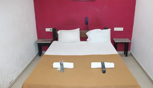 Deluxe Twin Room (Non AC)