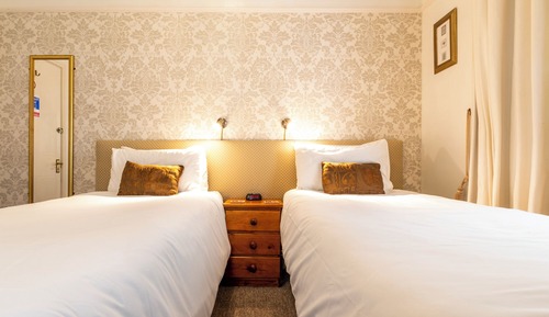 Standard Twin Room, Ensuite, Ground Floor (dog accepted on request)