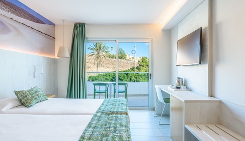 Junior Suite, Partial Ocean View (2 adults + 2 children)