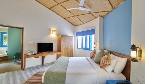 Acorn Family Suite