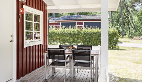 Economy Cottage (Excluding Towels, Sheets, Cleaning)