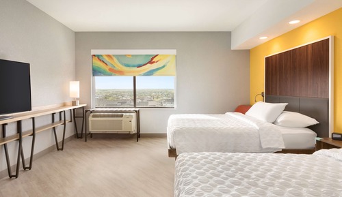 Room, 2 Queen Beds, Accessible, Bathtub