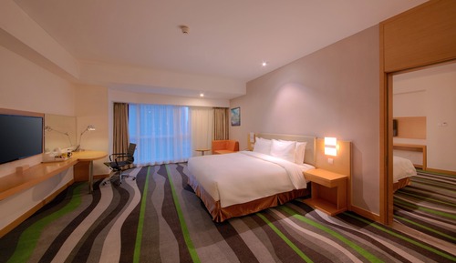 Standard Room, 1 King Bed