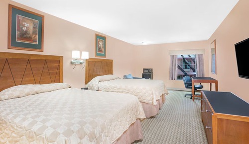 Deluxe Room, 2 Queen Beds, Non Smoking