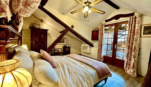 Junior Room, Balcony, City View