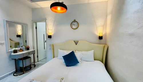 Studio Suite, 1 Queen Bed, Terrace, Lake View