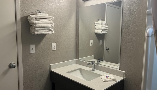 Standard Room, 1 Queen Bed, Accessible, Non Smoking