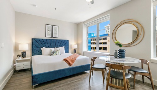 Comfort Studio, 1 King Bed with Sofa bed