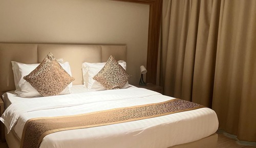 Suite, 3 Bedrooms