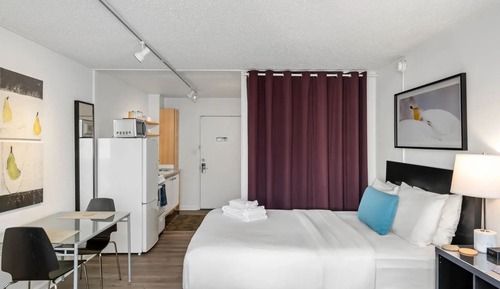 Standard Studio, 1 Queen Bed, Kitchen, Courtyard View
