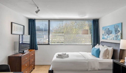 Standard Studio, 1 Queen Bed, Kitchen, Courtyard View