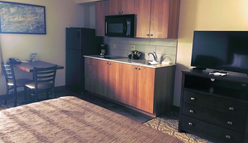 Studio, 1 King Bed, Kitchen