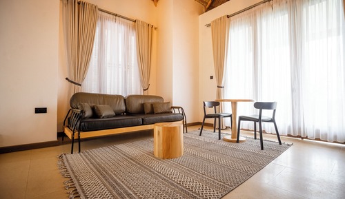 Family Room, Lake View
