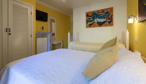 Comfort Room, Balcony