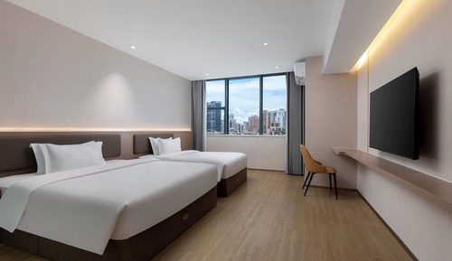 Family Room, 1 King Bed, Non Smoking