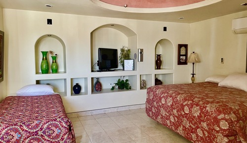 Basic Single Room, 1 King Bed