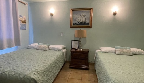Basic Single Room, 2 Queen Beds