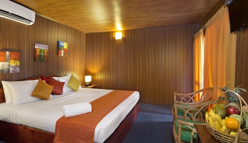 Cabin, 1 King Bed, Garden View, Garden Area