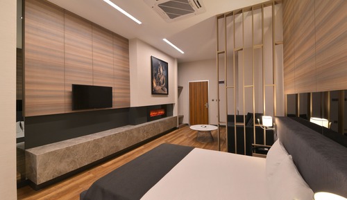 Deluxe Studio Suite