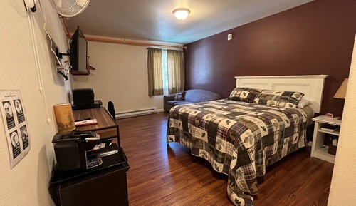 Economy Room, 1 Queen Bed