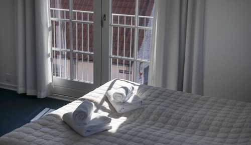 Double Room (Bed is 140-160cm)