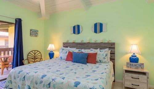 Standard Condo, 1 King Bed with Sofa bed, Kitchen, Pool View