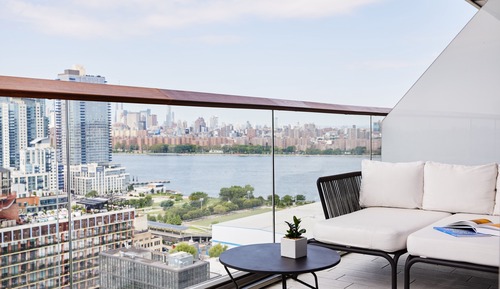 Gotham Queen with Balcony