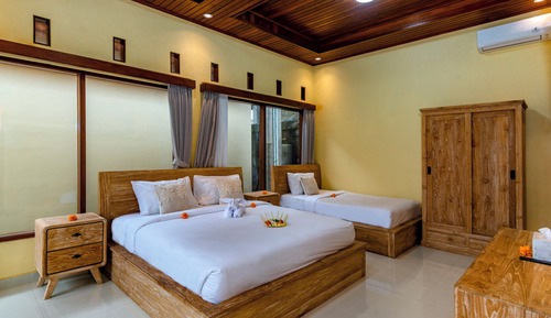 Deluxe Triple Room, Multiple Beds, Pool View