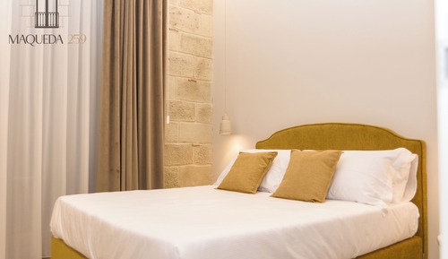 Basic Room, 1 Queen Bed, Balcony, Courtyard View