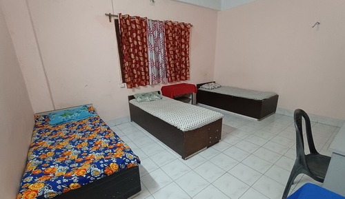 Shared Dormitory, Balcony