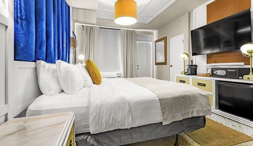 Standard Room, 1 King Bed, Lagoon View