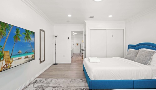 House, Multiple Beds, Patio, Garden View (1832 Pomona)