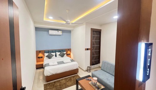 Deluxe Double Room, Non Smoking, Housekeeping